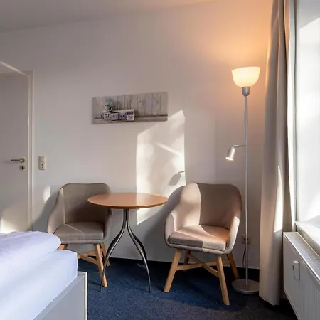 Hafenliebe Mit Blick Ueber Den Warener Stadthafen *