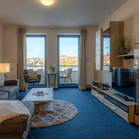 Hafenliebe Mit Blick Ueber Den Warener Stadthafen